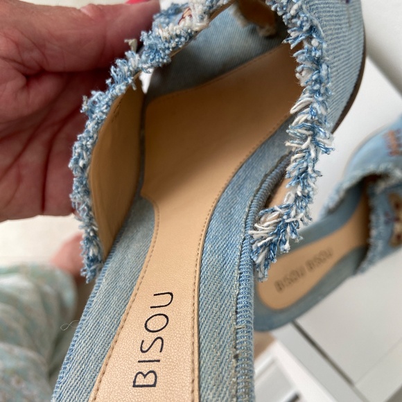 Frayed blue denim sandals - Picture 7 of 10